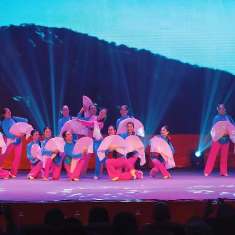 “永远跟党走”余干县广场舞协会代表队参加上饶市庆祝中国共产党建党100周年广场舞优秀节目展演