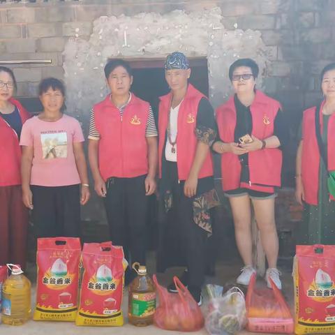 【月圆人亦圆】余干县广场协会中秋慰问贫困舞友