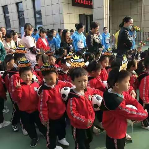 实幼红旗园中一班《多彩童年  幸福生长》亲子运动会