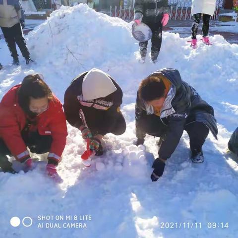 冬雪映美景，童趣满校园