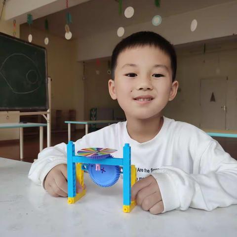 2022年迪尼布朗幼儿园小牛顿学员风采