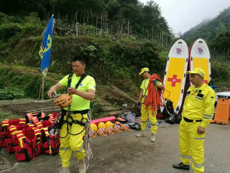 参加演练的景宁户外应急救援队队员