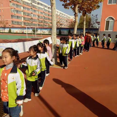 民生街小学一年级手抄报展览在2019年11月14日，民生小学教师与学生举办了一次手抄报展览