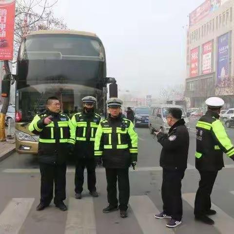 滦南交警全力以赴确保“两会”期间道路交通安全