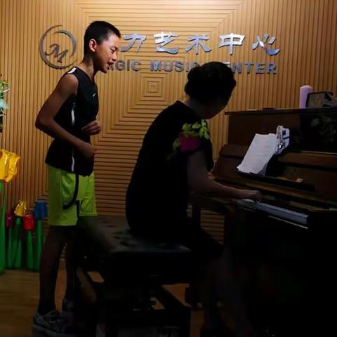 《梦回红船》，今日的歌曲很应景～