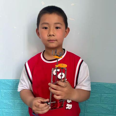 王蔼琛同学2023年5月在卓朗艺术培训中心泺喜机器人成长的作品展示