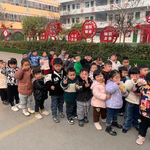 👦🏻👧🏻育蕾农场我们来啦👏🏻👏🏻👏🏻小一班的愉快之旅开始喽👨‍👩‍👧‍👦