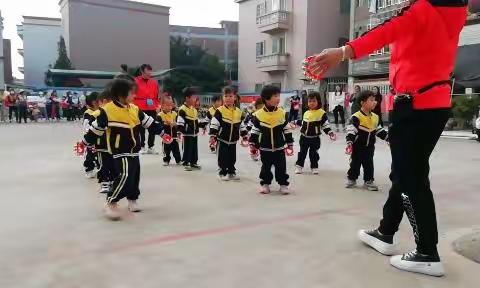 自强小学幼儿园——“活力器械操，快乐共成长”亲子活动圆满结束