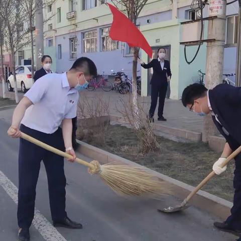 清理垃圾 共建美好家园