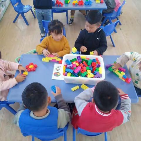 官渡区幼儿园矣六校区中一班微秀：建构活动《我生活的小区》