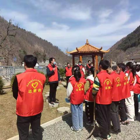 播种新绿 点缀希望——蔡玉窑九年制学校党支部开展庆“三八妇女节”植树活动