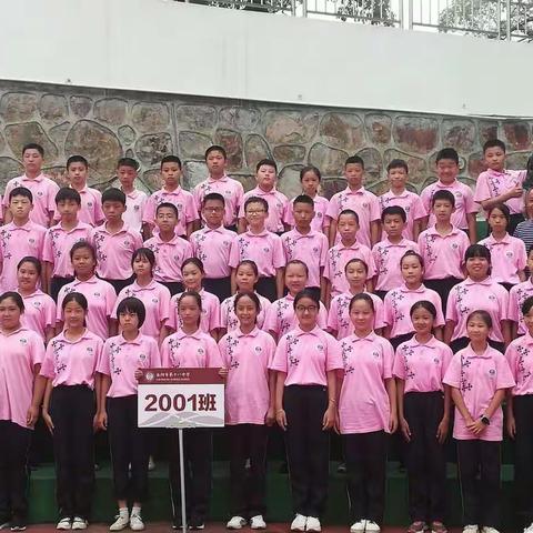 2001班军训汇报演出圆满结束啦