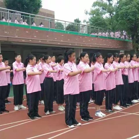 十八中2001班军训风采