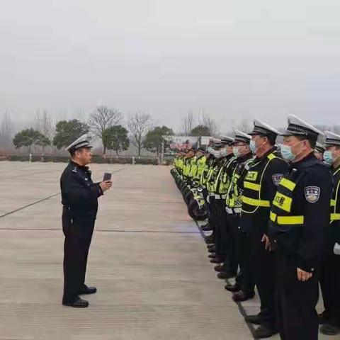 【春节我在岗】鲁山交警执勤忙，恪尽职守保畅通