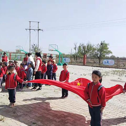 “培植民族团结基因，铸牢中华民族共同体意”