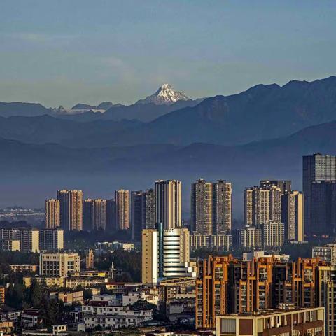 雪山下的公园城市郫都