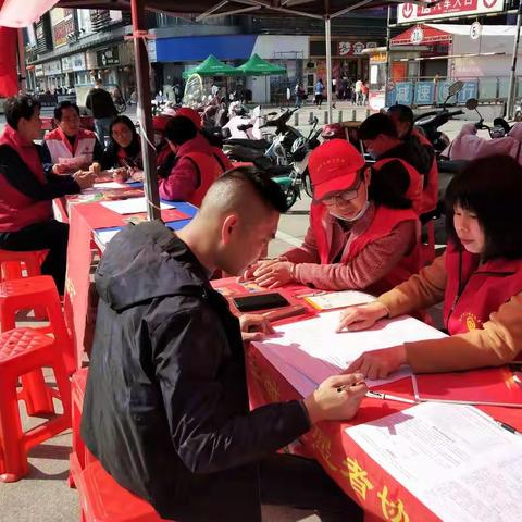 学雷锋 献热血 传递爱心