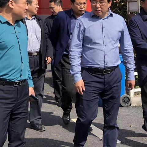南昌市教育局谢为民局长、安义县教体局黄峰书记莅临我校调研、指导工作