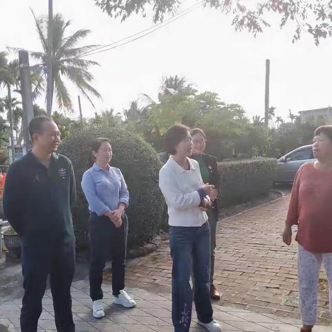 省妇联副主席陈桦率调研组一行深入提蒙乡走访“绿色家庭”