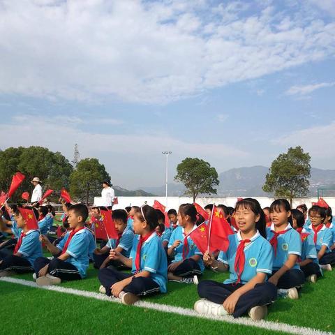 祖国在我心中，我为祖国歌唱                      ——秭归县郭家坝镇杨家龙小学庆国庆红歌比赛