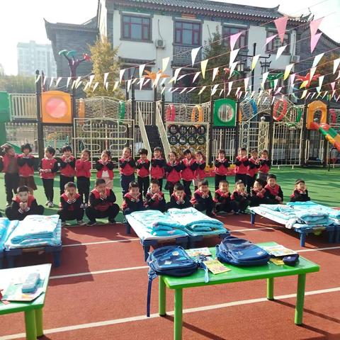 小精灵黄钻双语幼儿园大一班自理能力大比拼