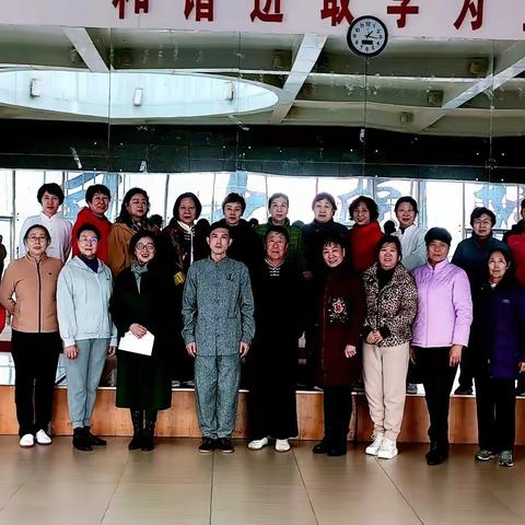 22级太极拳初级一班师生们在太极拳世界里徜徉
