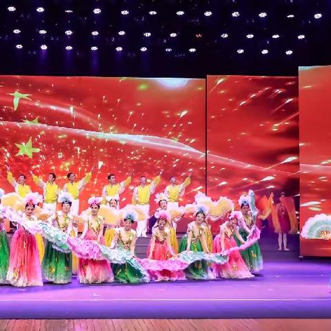 艺术团舞蹈队参加开学典礼演出侧记