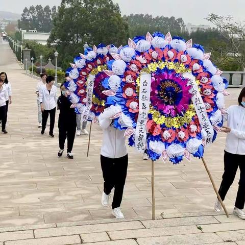 白石社区“仰丰碑 祭先烈 感党恩”主题党日活动