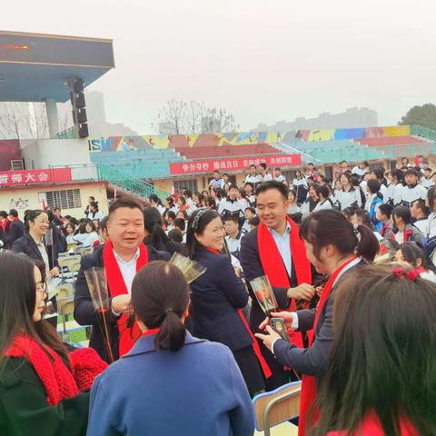 柔肩担重任，巾帼绽芳华——渌江中学庆祝第113个“国际三八妇女节”