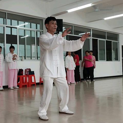 新兴县老干部大学太极提高（1）班课堂实录