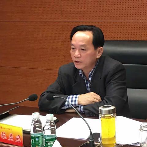 海口市民政局党组书记、局长陈益君作学习党的十八届六中全会精神专题党课报告