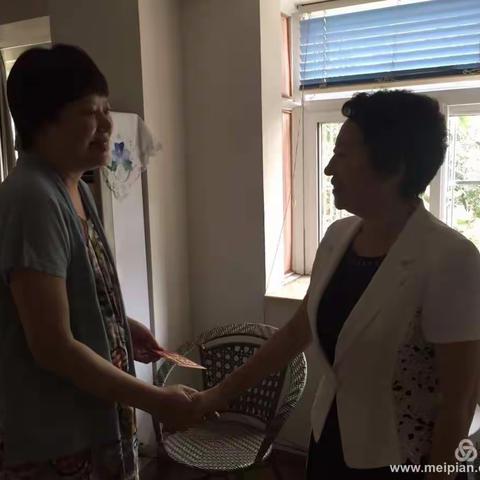 市民政局组织慰问生病干部职工及家属