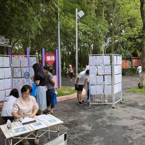 美兰区第三届新时代文明实践志愿服务“金点子”项目“美兰好家风 幸福来敲门”公益相亲角活动走进君尧广场