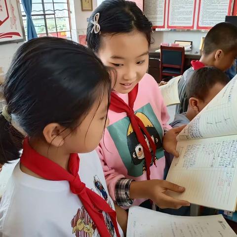 作业展评促“双减”，相互学习共提高