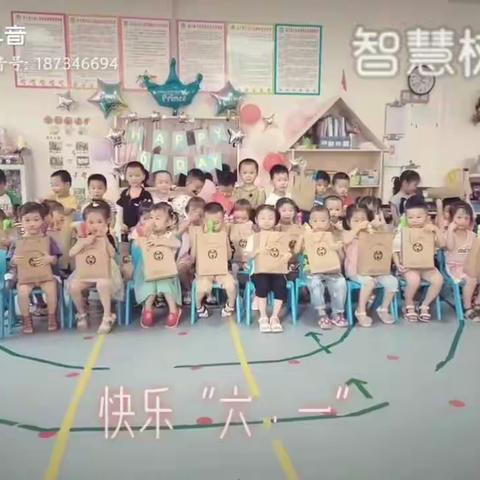 蓝天三幼小一班全体老师及小朋友祝大家“六一”儿童节快乐！