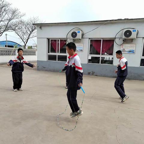 跃动花样，"绳"彩纷呈——洪河屯二中花样跳绳社团五月活动小记