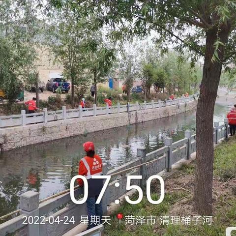除垢去污护环境 靓丽河道提颜值