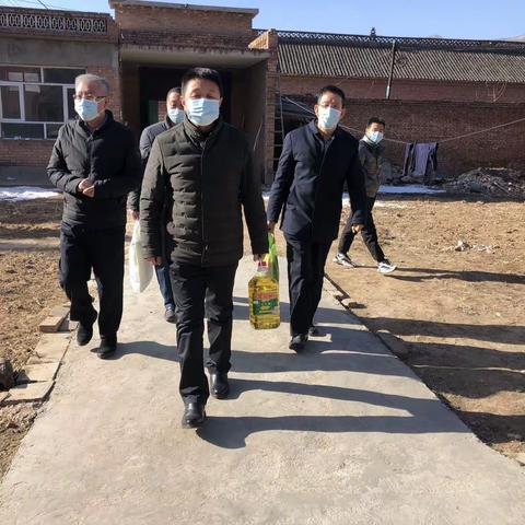 交警支部开展节前慰问主题党日活动