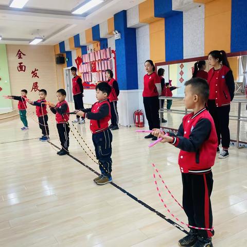 金色摇篮幼儿园大班跳绳技能大赛