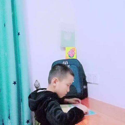 《书中自有颜如玉，书中自有黄金屋》大家好！我是于都县城关小学四（13）班蓝天宇