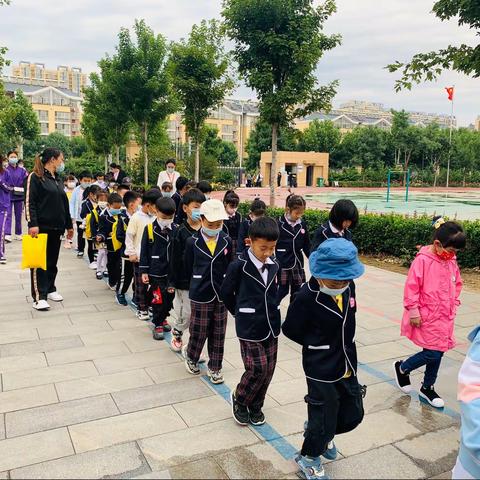 卡酷幼儿园  走进睿德小学 体验成长