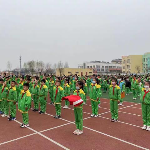 升旗记 记升旗——杜庄学区第一小学“遵守交通规则 树立法制观念”主题升旗仪式