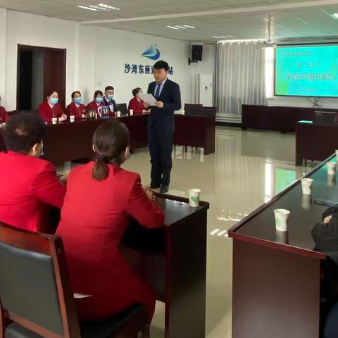 沙湾东匝道收费站党支部：开展“学雷锋”主题党日暨庆三八“半边天书香分享会”系列活动