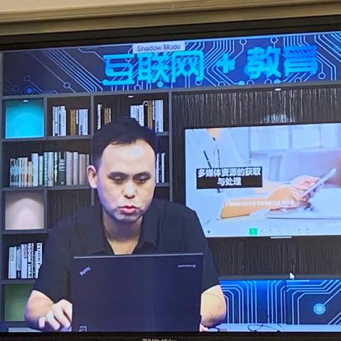 齐聚一堂听讲座 引领辐射促提升