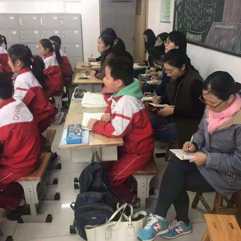 齐心协力共交流 镇域教研促成长——奎聚街道教育办在南隅小学开展青年教师听评课教研活动