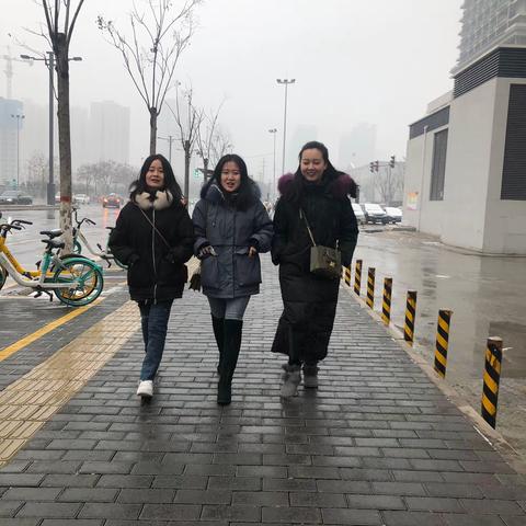 寒风初雪，携爱家访——百花小学一年级八班家访活动