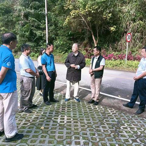 世界自然保护联盟前总裁兼理事会主席章新胜、海南省林业局原局长黄金城考察调研国家公园五指山片区