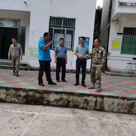 海南热带雨林国家公园管理局五指山分局钟仕进局长国庆期间到基层开展巡查工作