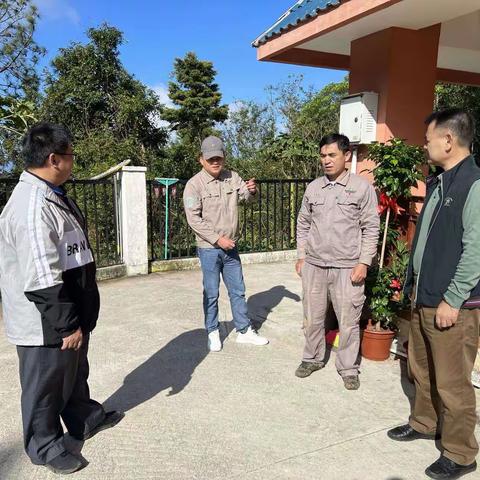 海南热带雨林国家公园管理局五指山分局钟仕进局长到基层管理站点走访慰问值班人员