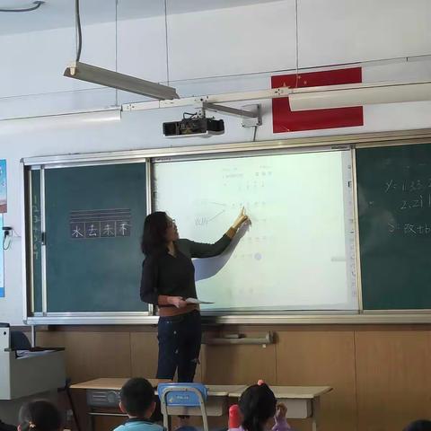 北师青附一日之师小课堂——宝妈走进课堂